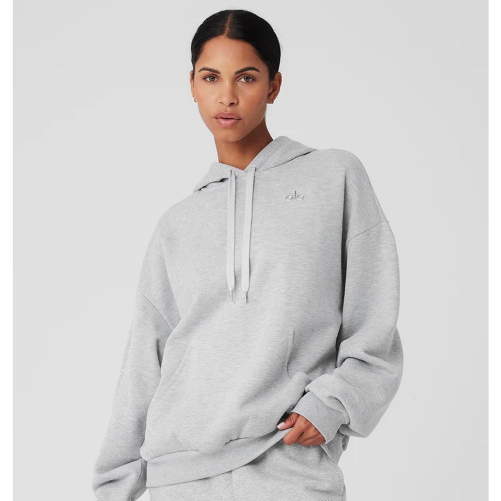Like new ALO Accolade Hoodie. Great condition in size Small in light grey.